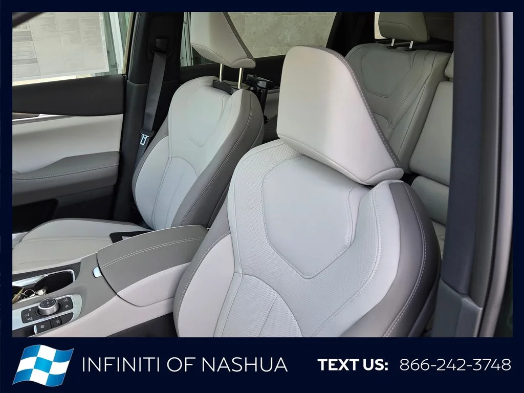 New 2027 DEEP EMERALD INFINITI Luxe AWD image 7