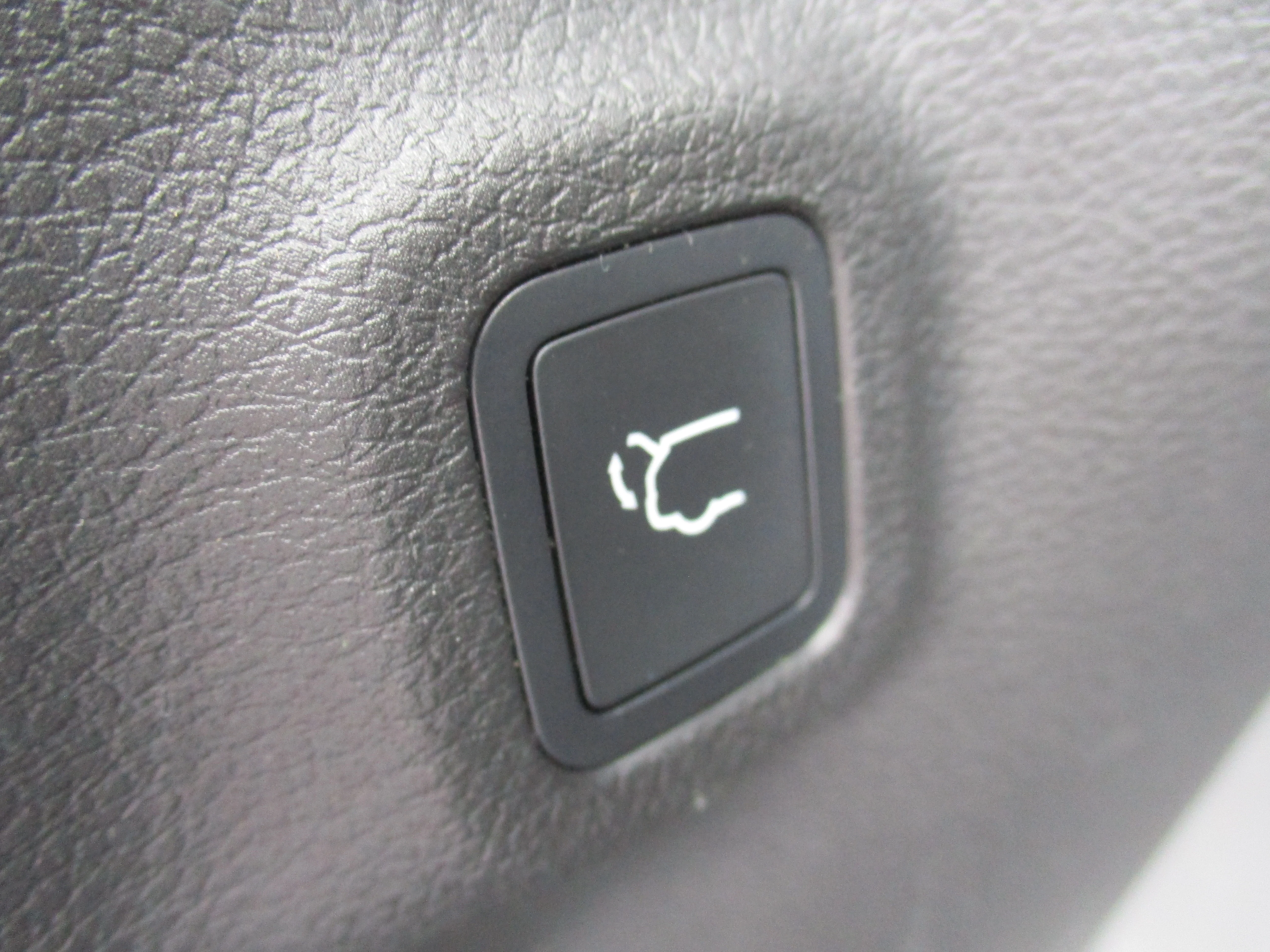 Used 2023 Granite Crystal Metallic Clearcoat Jeep Limited image 45