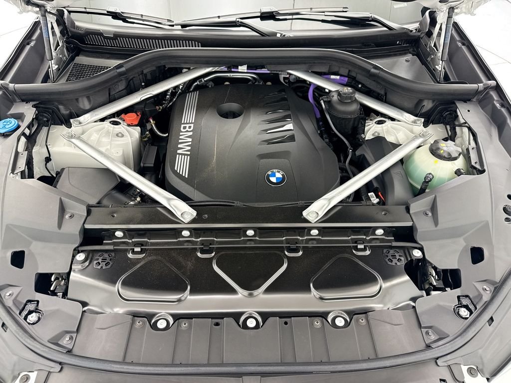 New 2026 White Metallic BMW sDrive40i image 28