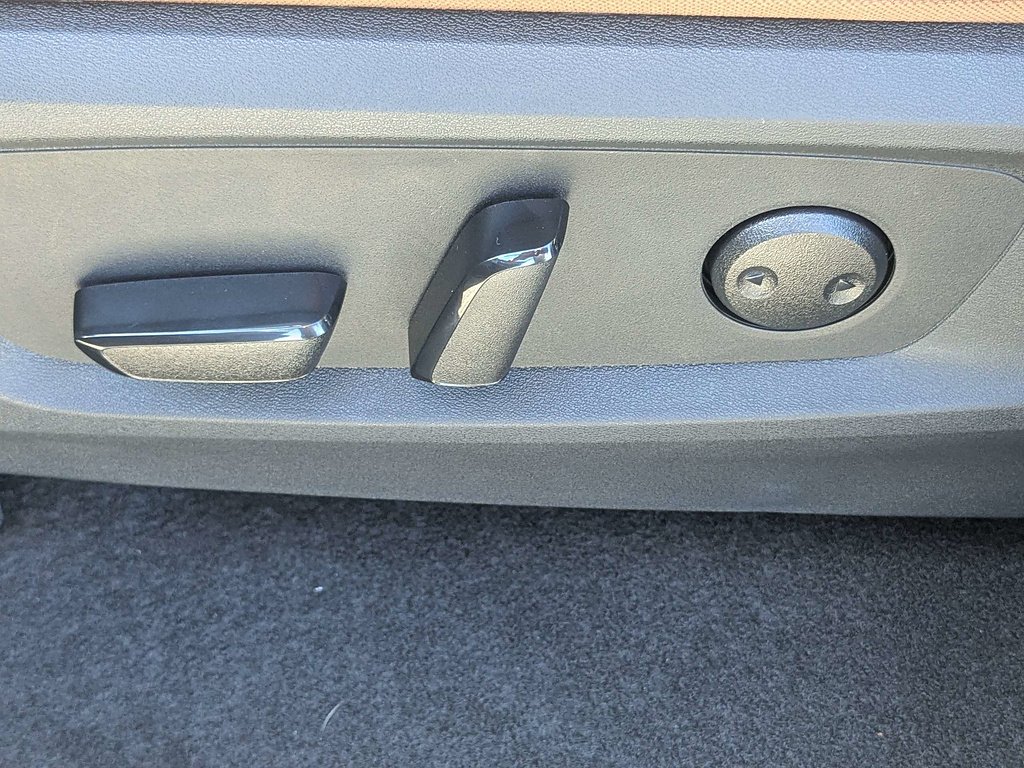 New 2026 Boulder Gray Pearl / Super Black Two-tone Nissan Platinum image 21