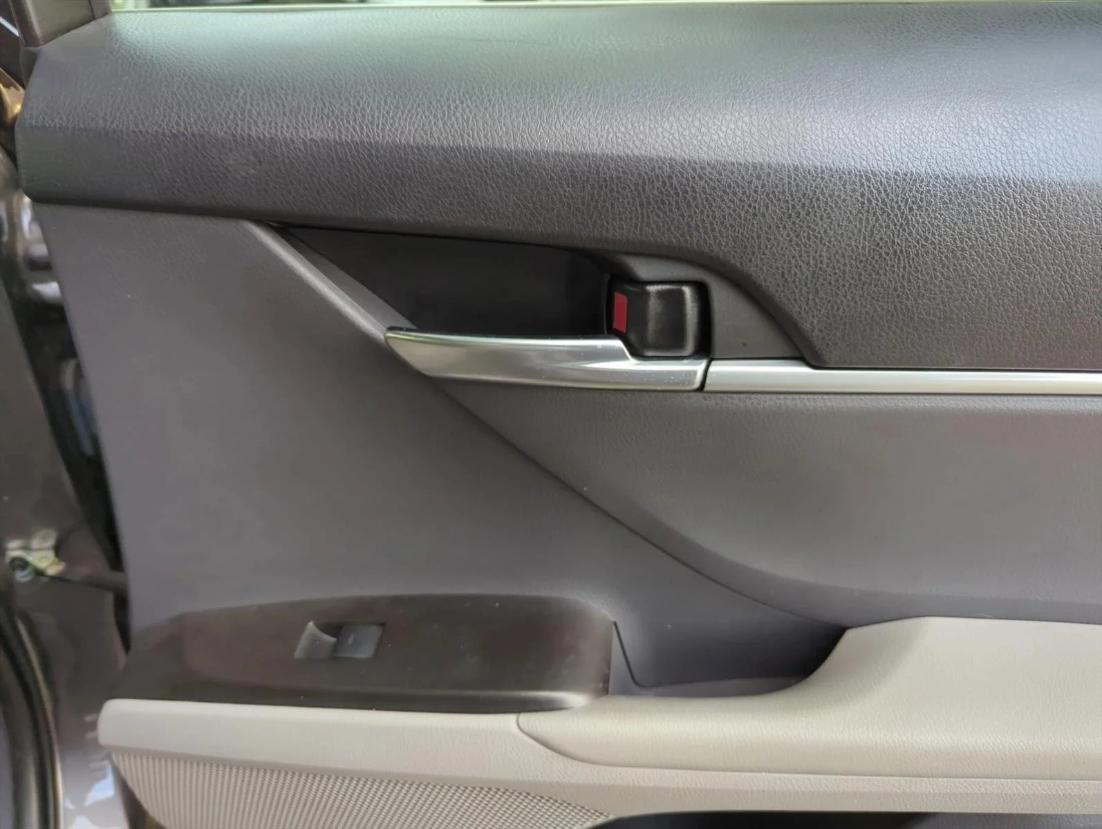 Used 2022 Predawn Gray Mica Toyota Hybrid SE image 25