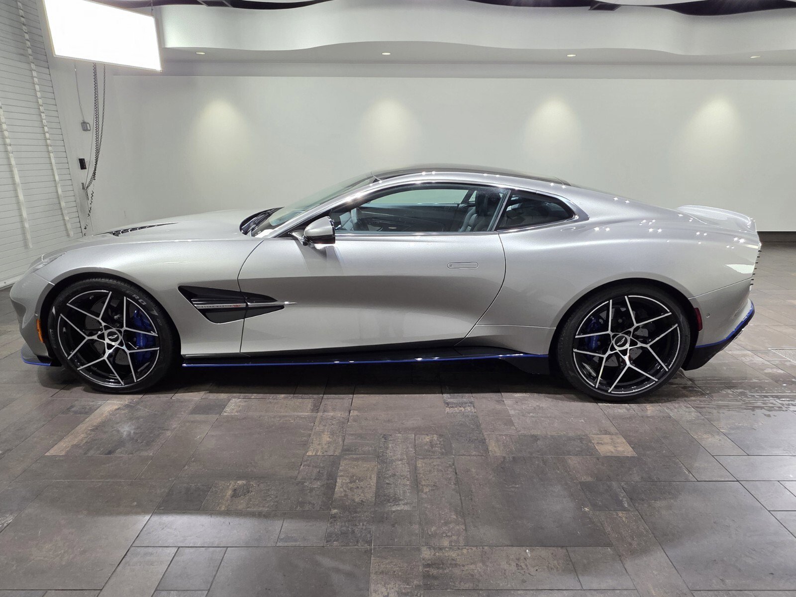 2026 Aston Martin Vanquish Base - Photo 22