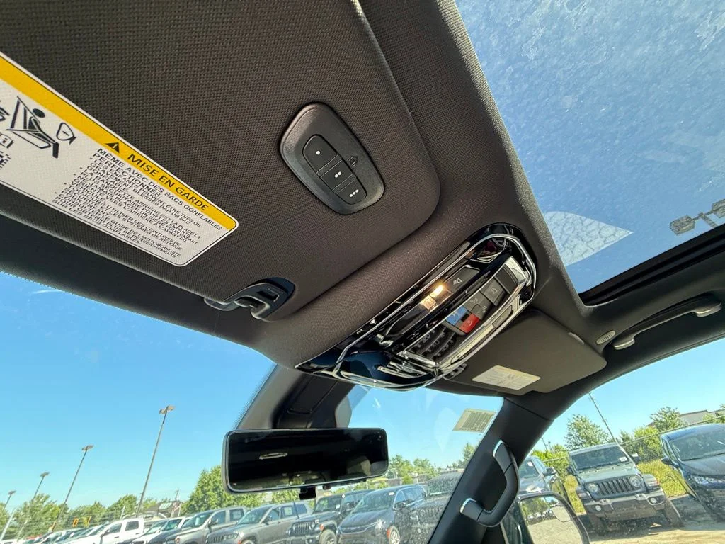 New 2026 High Gloss Black Exterior Paint Jeep Summit Obsidian image 22