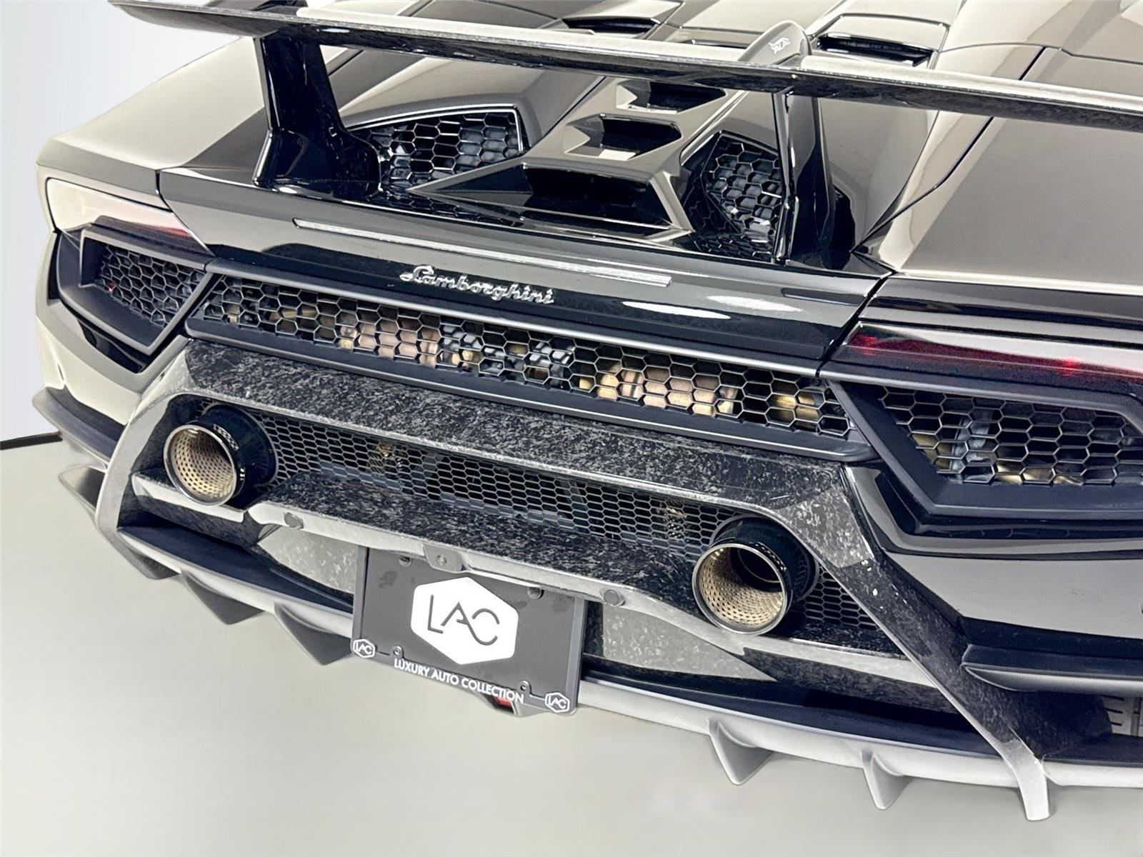 Used 2018 Nero Noctis Lamborghini Performante Spyder | Carbon Buckets | Branding Pkg image 33