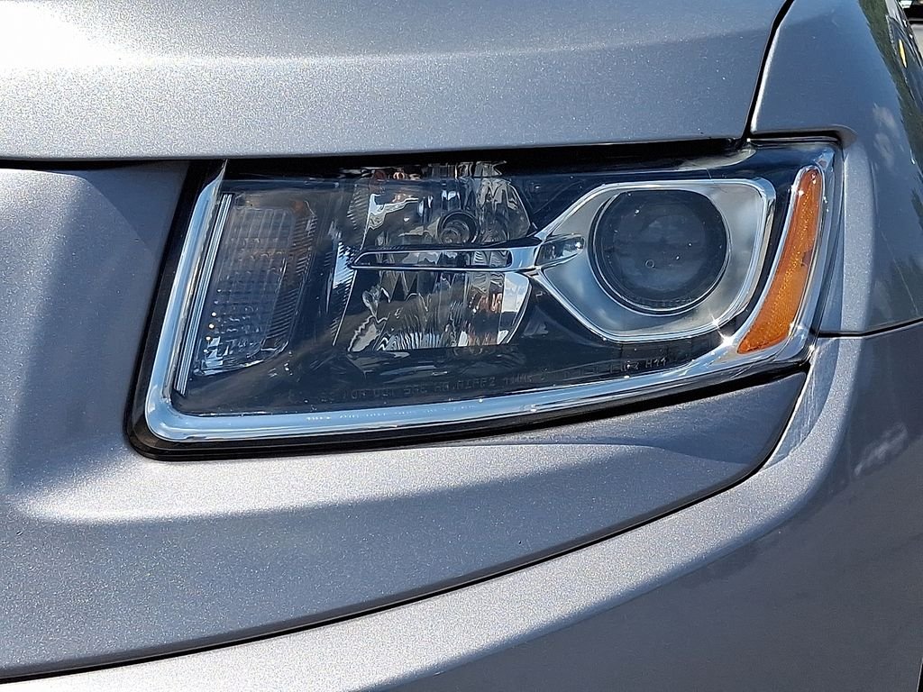 Used 2015 Silver Jeep Limited image 10