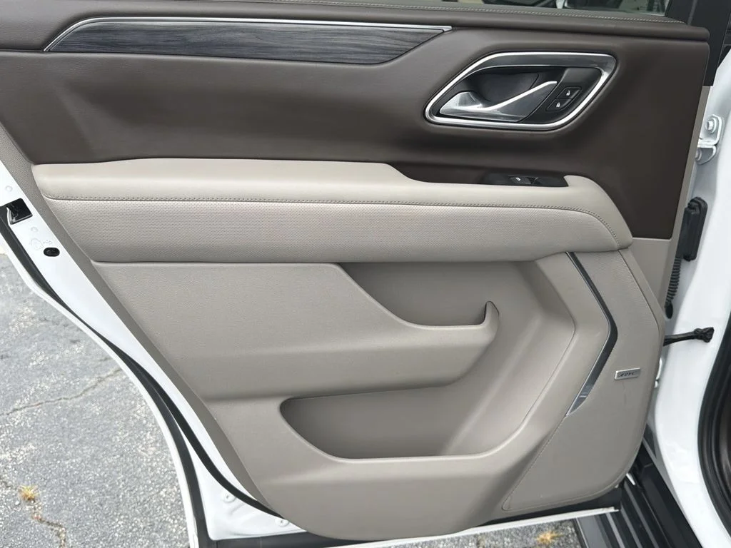 Used 2023 White GMC SLT image 16