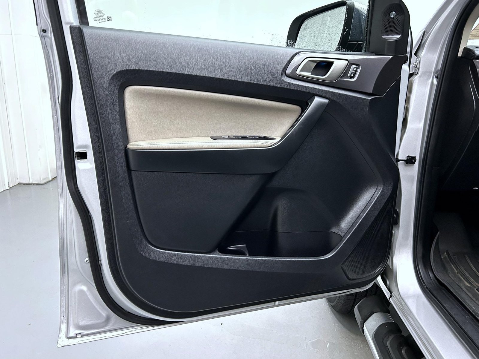 Used 2019 Ingot Silver Ford Lariat image 9