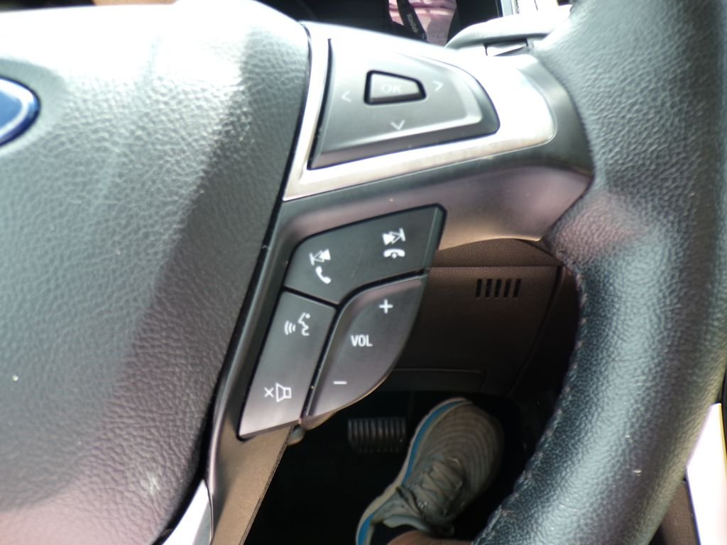 Used 2024 Silver Metallic Ford SEL image 18