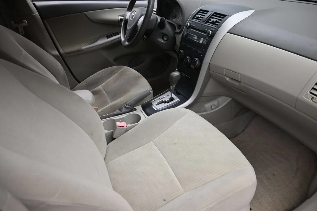 Used 2010  Toyota S image 10