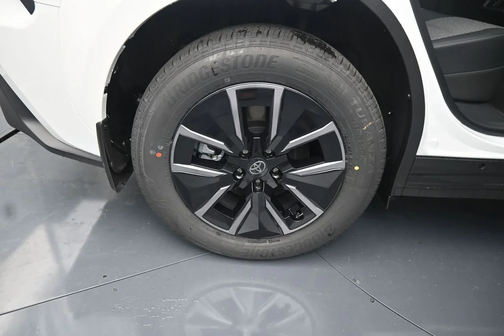 New 2026 Wind Chill Pearl <sup>1</sup> Toyota  XLE image 11