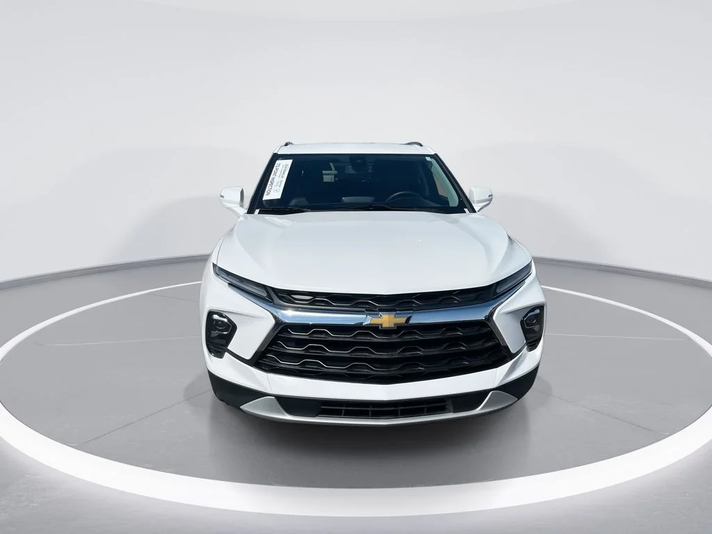 Used 2024 White Chevrolet LT image 3