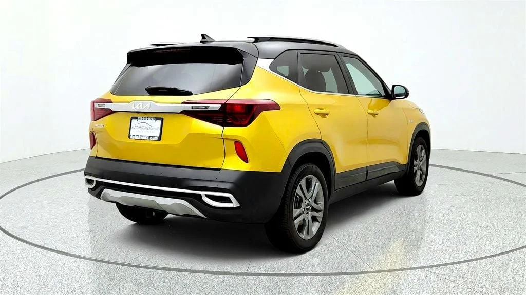 Used 2023 Starbright Yellow/Black Roof Kia S IVT AWD w/ Navigation Pkg & Illuminated Sills image 5