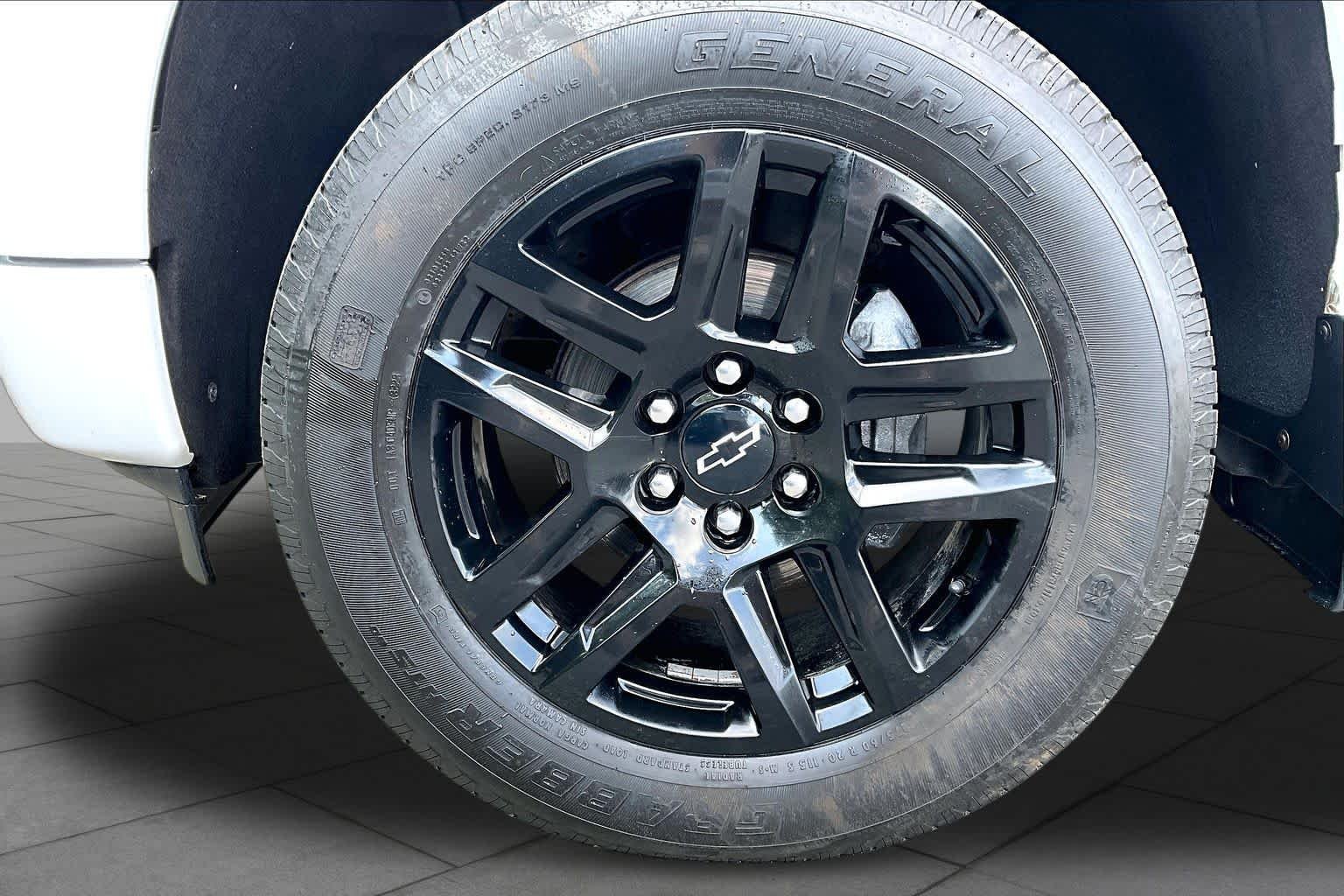 Used 2024 Summit White Chevrolet RST image 11