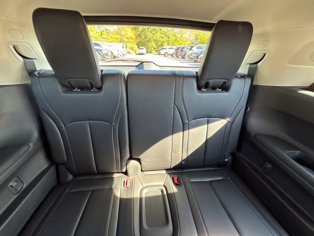 Used 2024 Black INFINITI PURE image 18