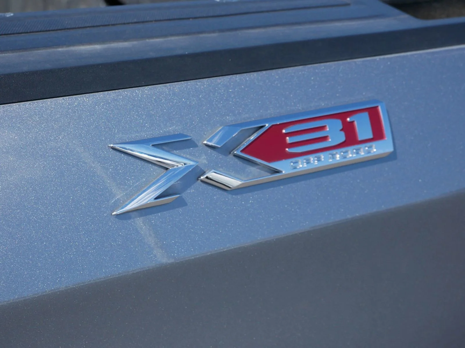 Used 2023 Sterling Metallic GMC SLT image 10