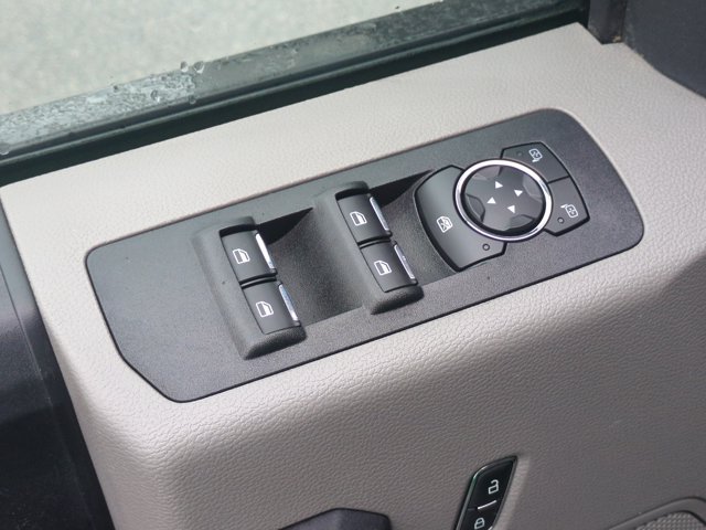 Used 2019 Oxford White Ford  image 16