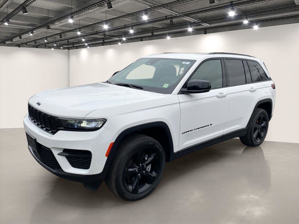 Used 2023 Bright White Clearcoat Jeep Altitude image 3