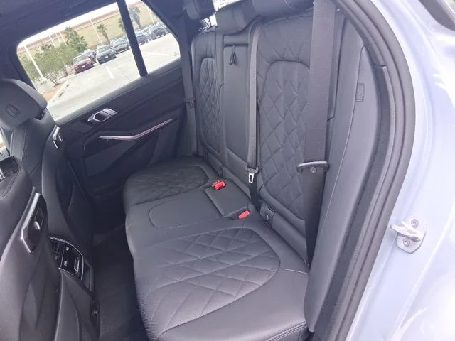 Used 2025 Gray BMW xDrive40i image 17