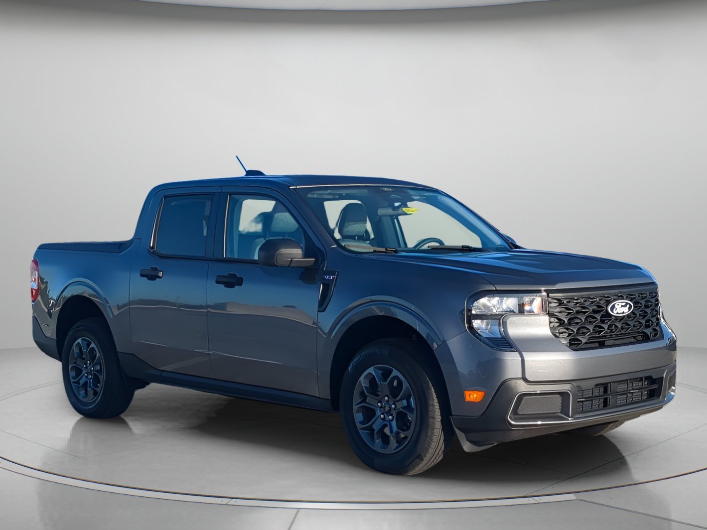 New 2026 Carbonized Gray Metallic Ford XLT image 35