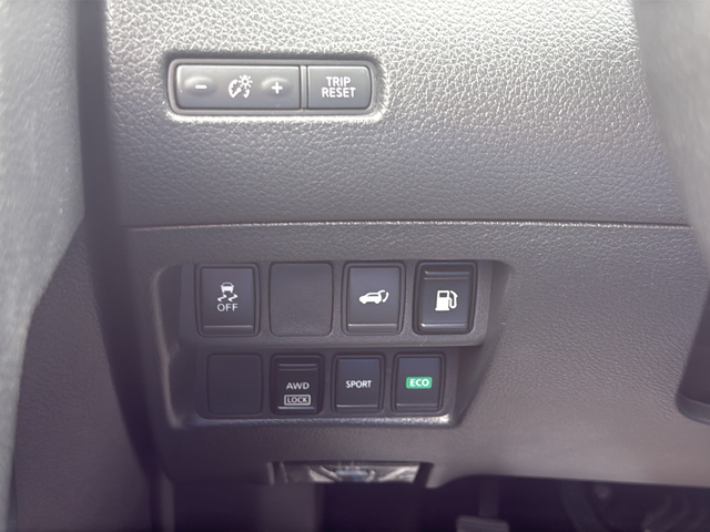 Used 2018 Gray Nissan SV image 28