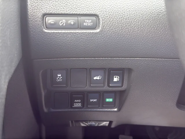 Used 2018 Gray Nissan SV image 28