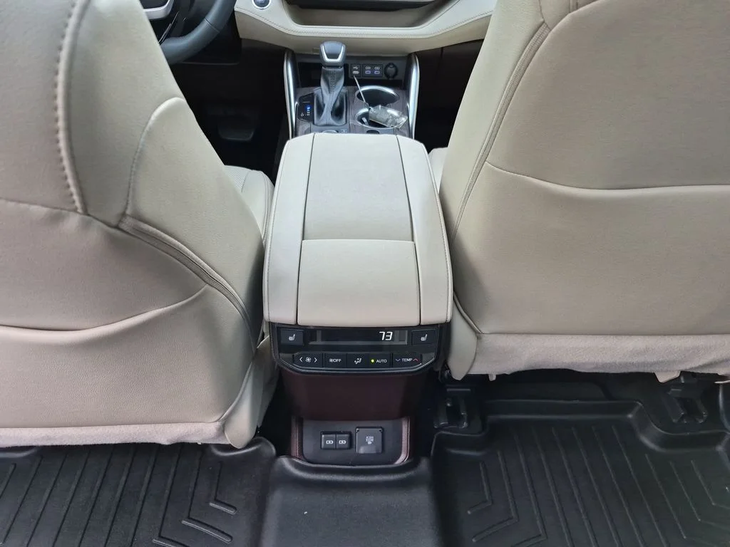 Used 2022  Toyota Platinum image 32