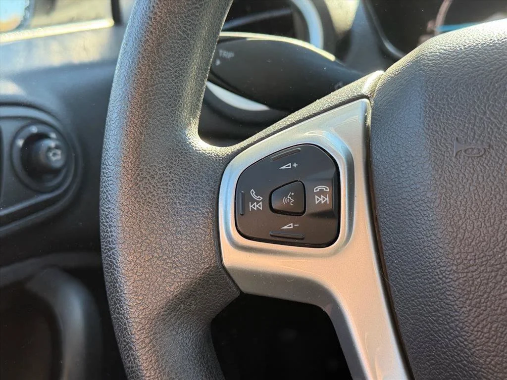 Used 2018 Silver Ford SE image 20