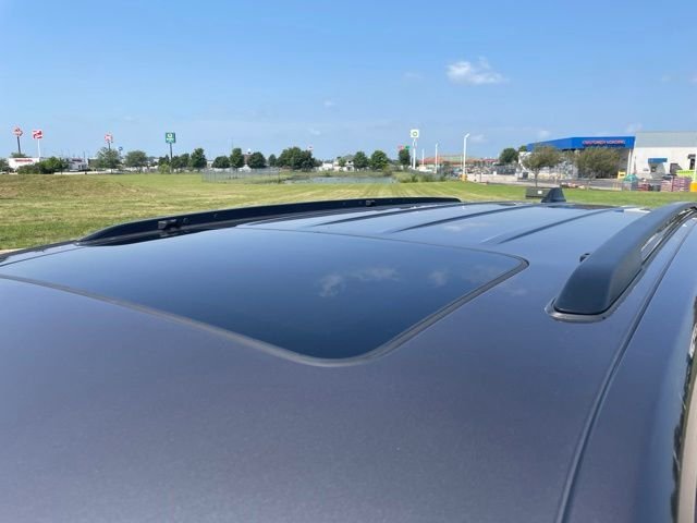 Used 2023 Gray Jeep Altitude image 7