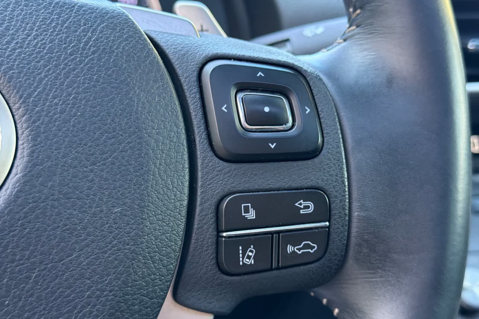 Used 2019 Eminent White Pearl Lexus  image 26