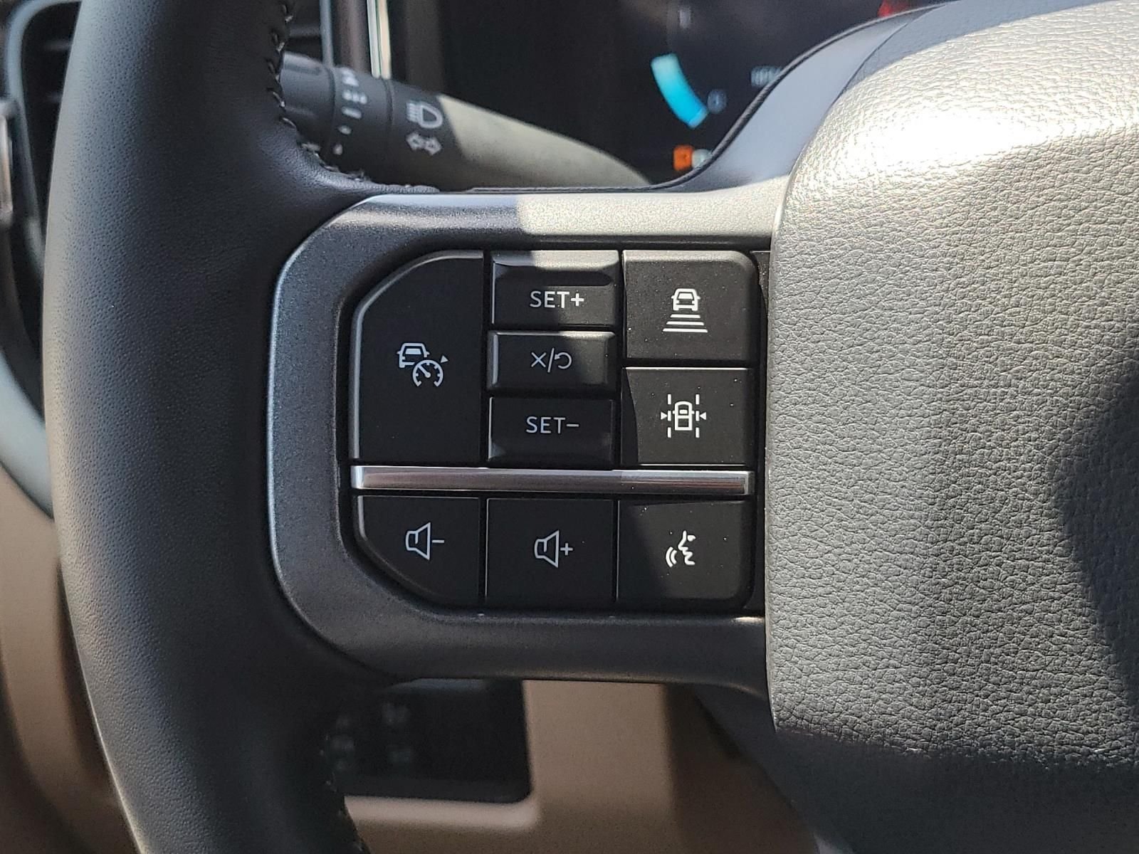 Used 2024 Oxford White Ford Lariat image 31