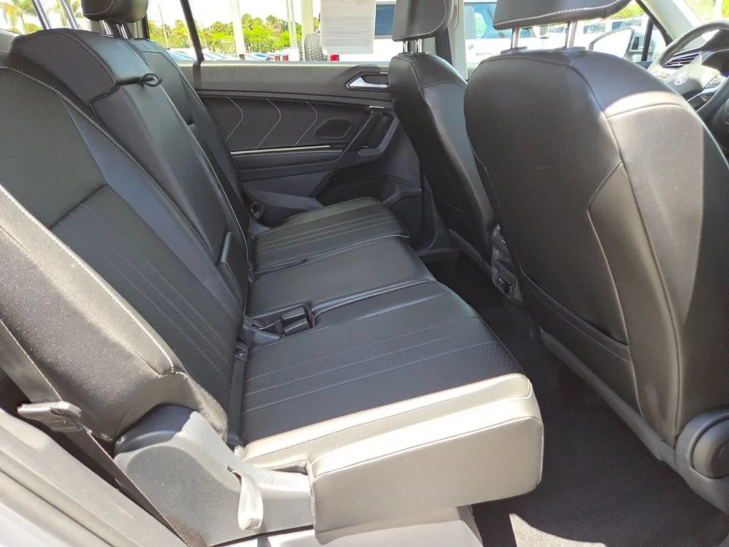 Used 2023 Silver Metallic Volkswagen SE image 18