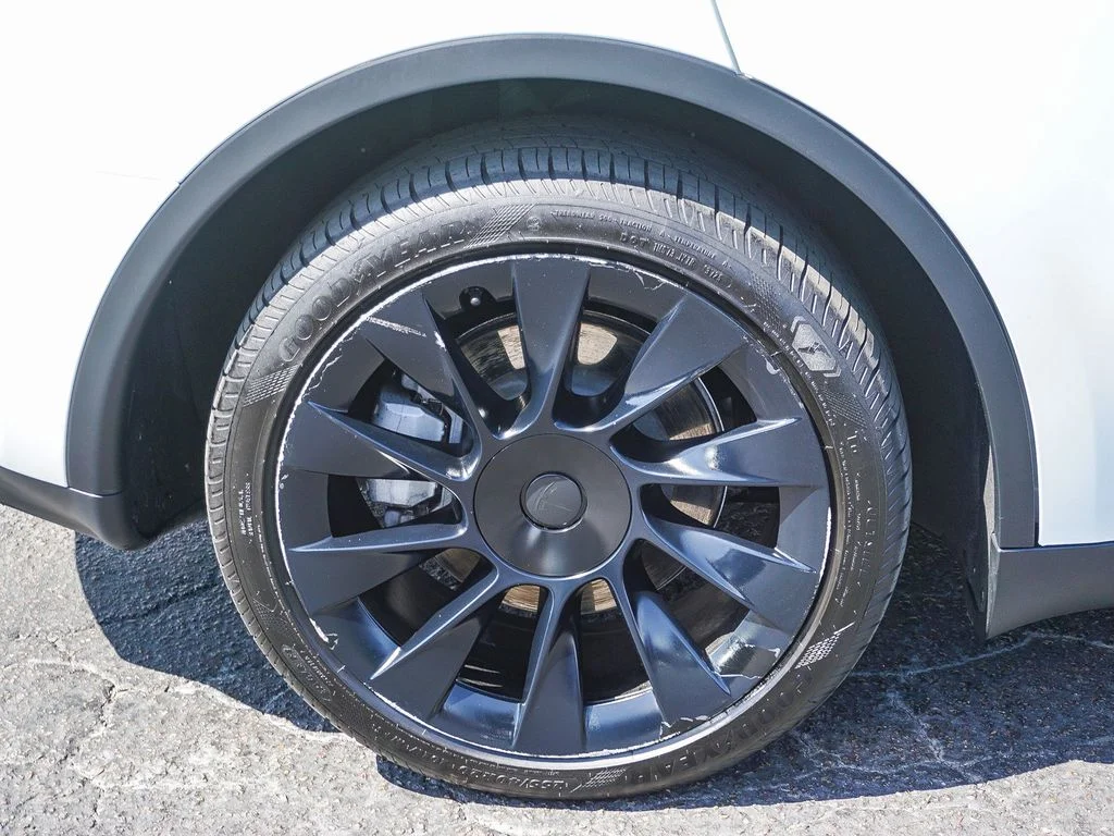 Used 2023 White Tesla Long Range image 9