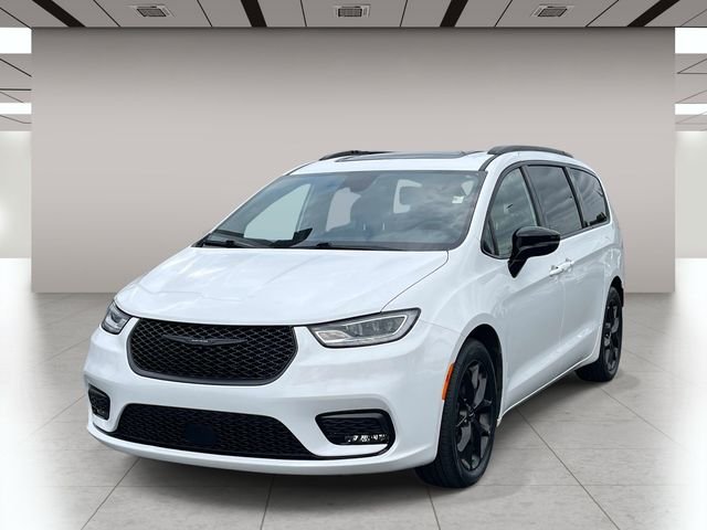 Used 2025 White Chrysler Limited image 8