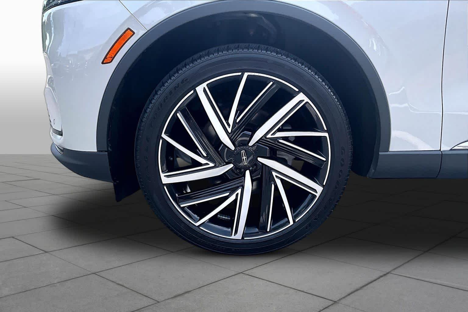 Used 2025 Ceramic Pearl Metallic Tri-Coat Lincoln Reserve image 18