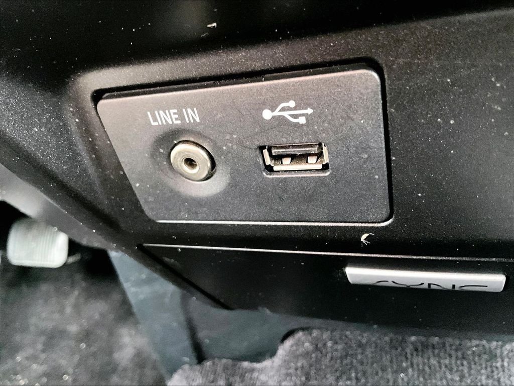 Used 2015 Tuxedo Black Metallic Ford XLT image 27