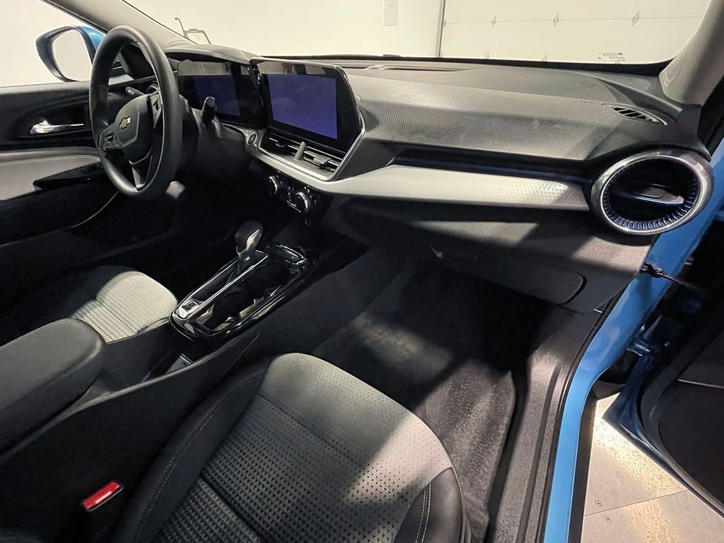 Used 2025 Blue Chevrolet LT image 22
