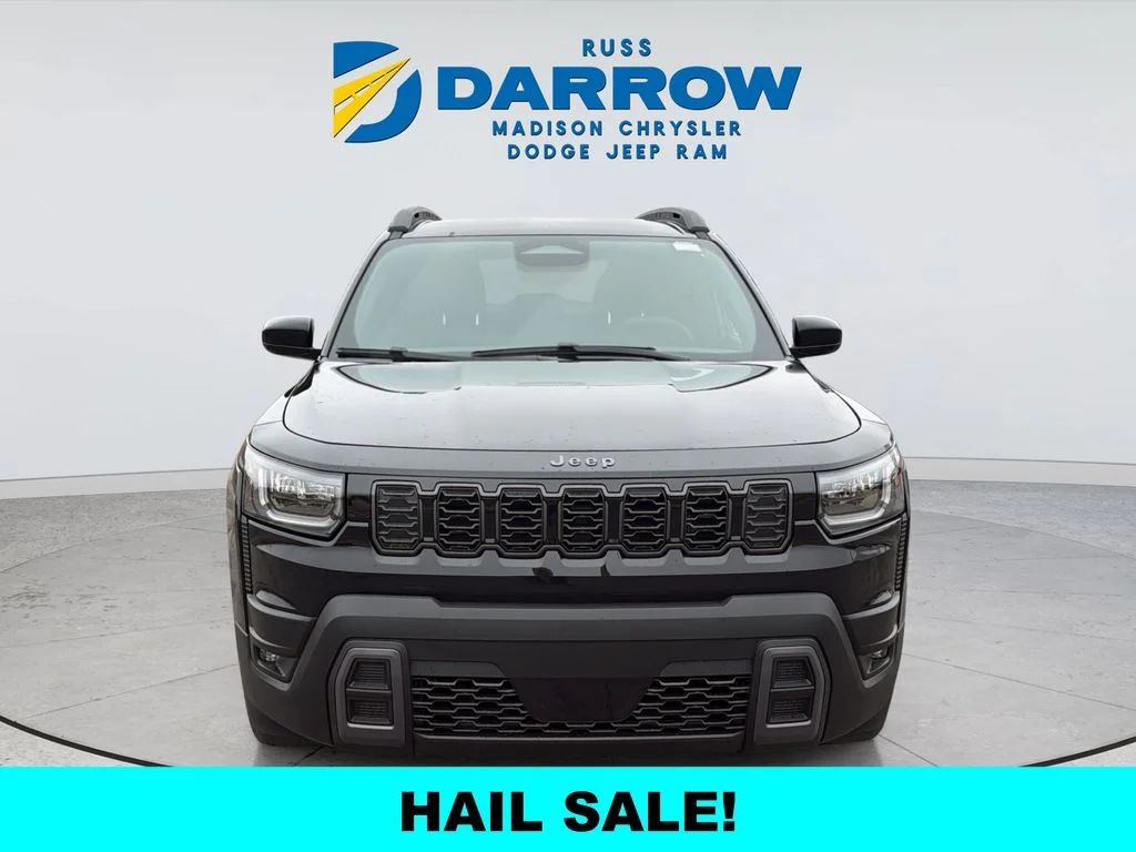 New 2026 Diamond Black Crystal Pearl-Coat Exterior Paint Jeep Laredo image 8