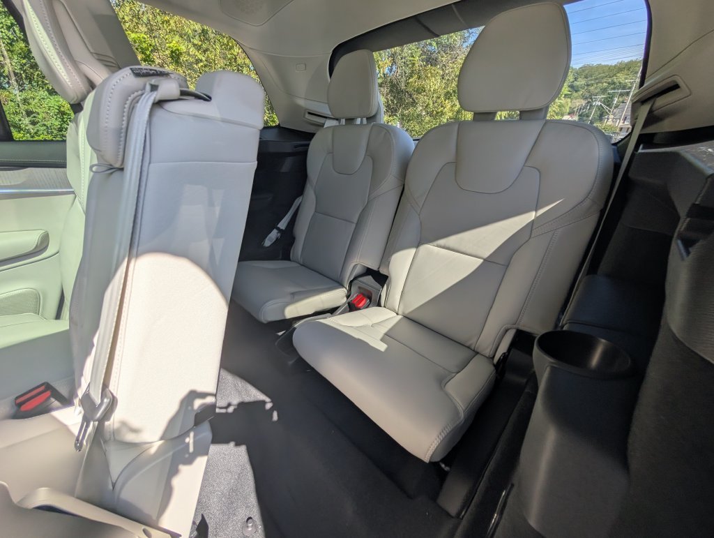New 2026 Blue Volvo B6 Ultra image 7
