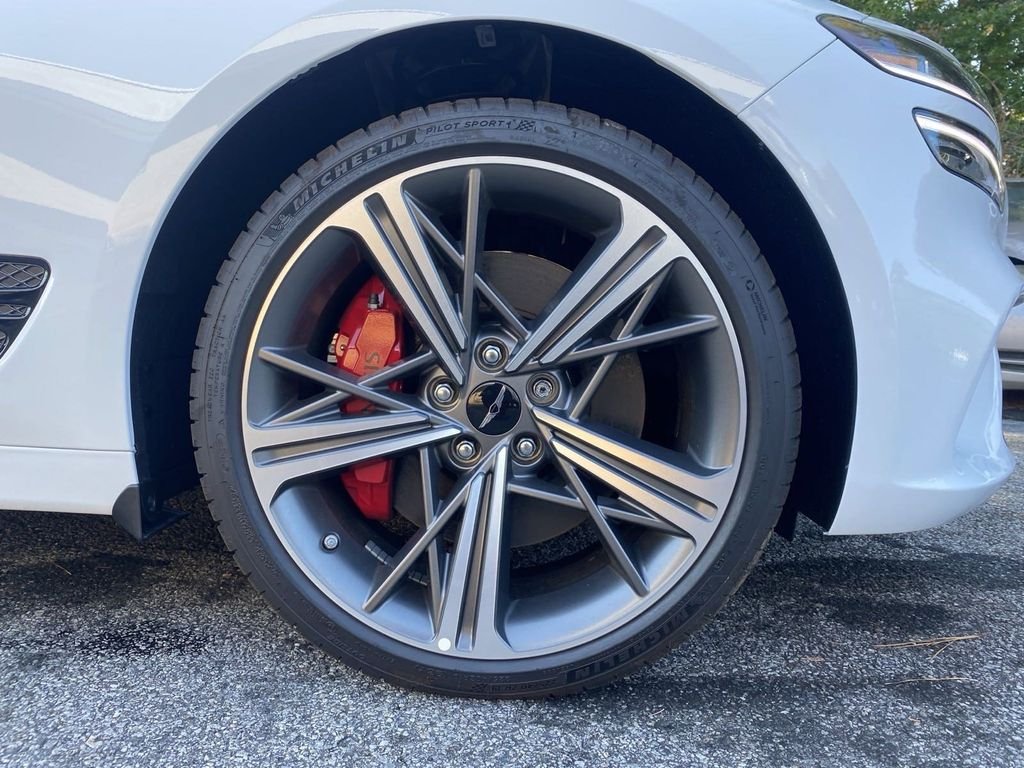 New 2025 White Genesis 3.3T SPORT PRESTIGE image 13