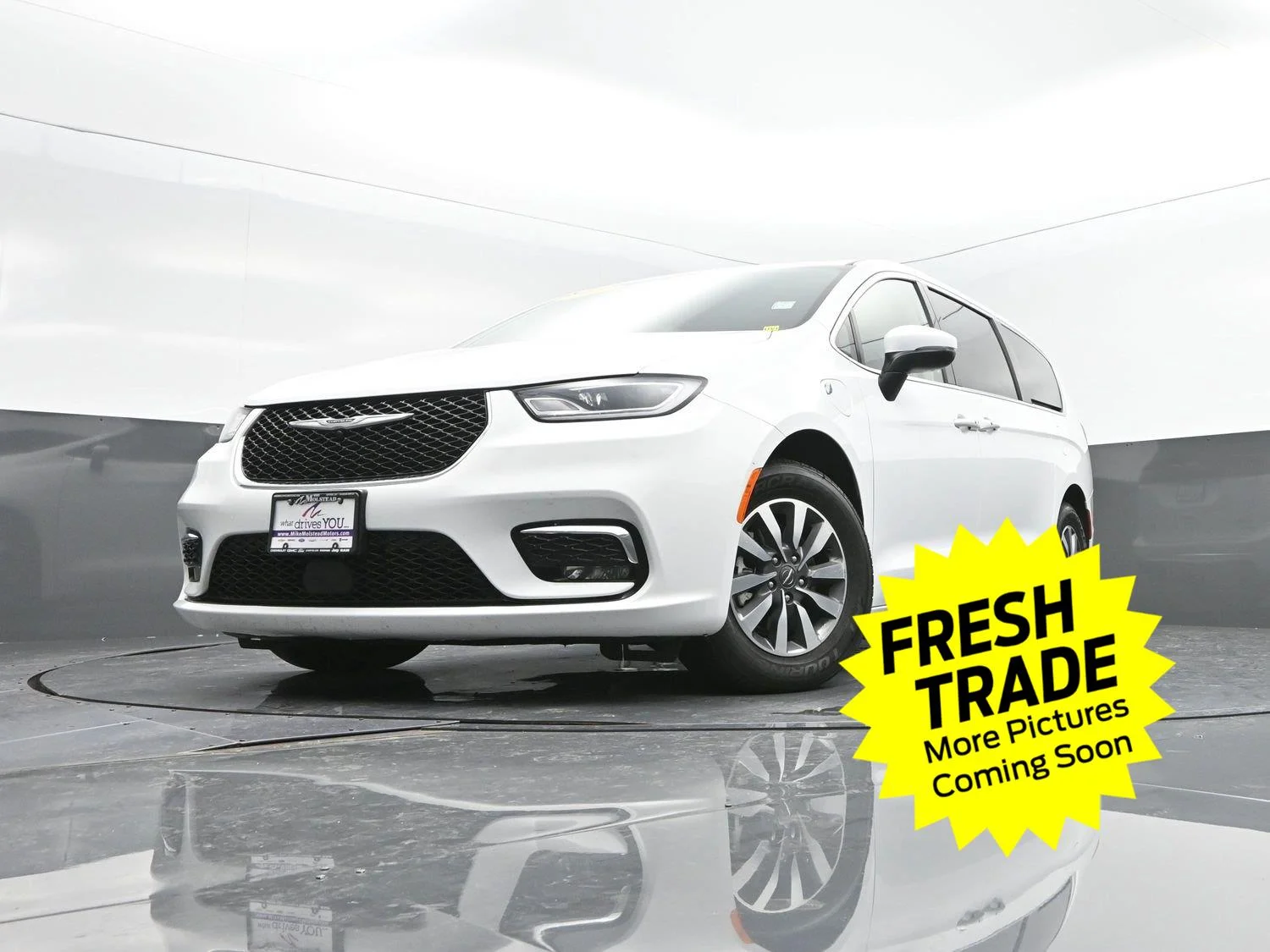 Used 2023 Bright White Clearcoat Chrysler Hybrid Touring L image 41