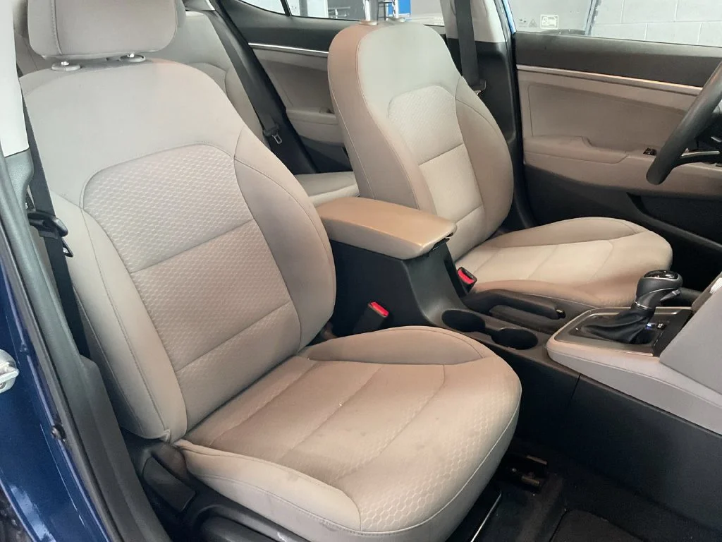 Used 2020 Blue Hyundai SE image 9