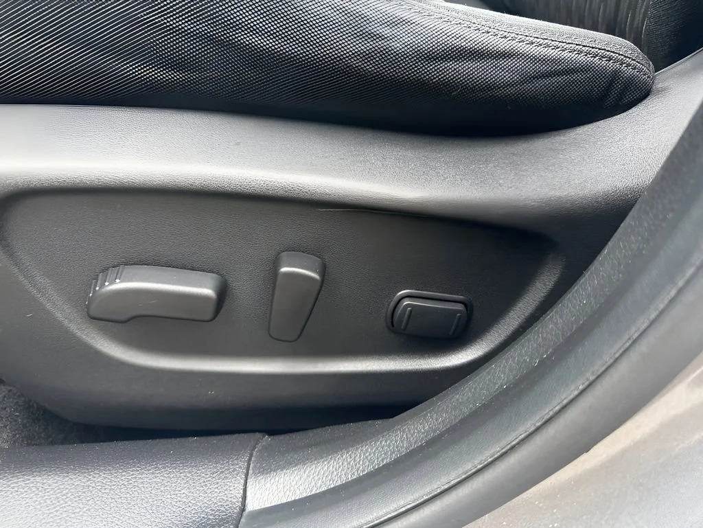 Used 2018  Nissan SV image 10