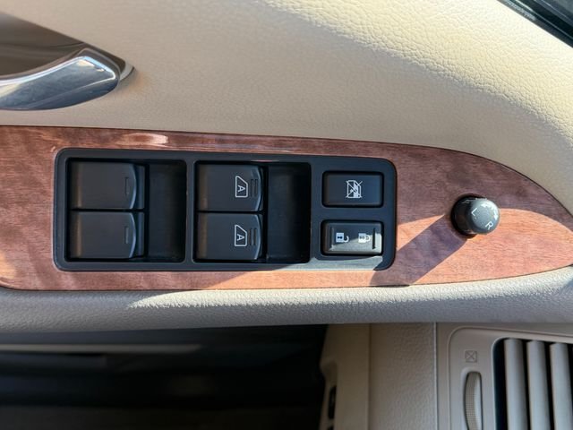 Used 2012 White Nissan LE image 15