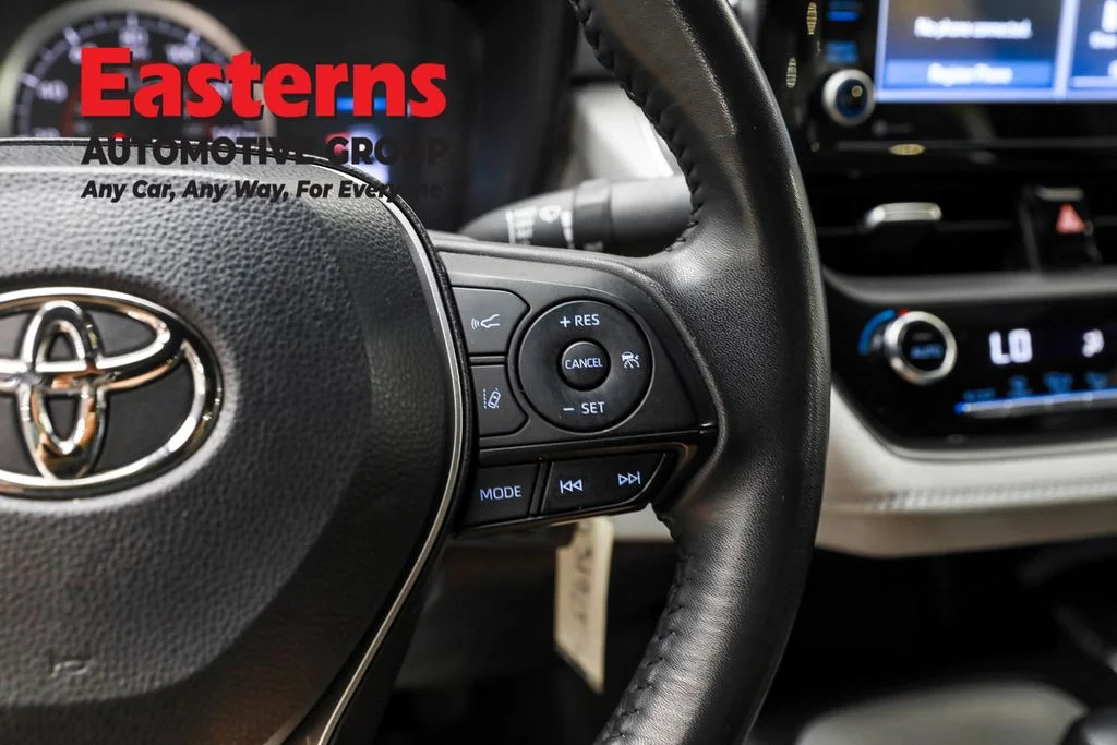 Used 2022 White Toyota SE image 16