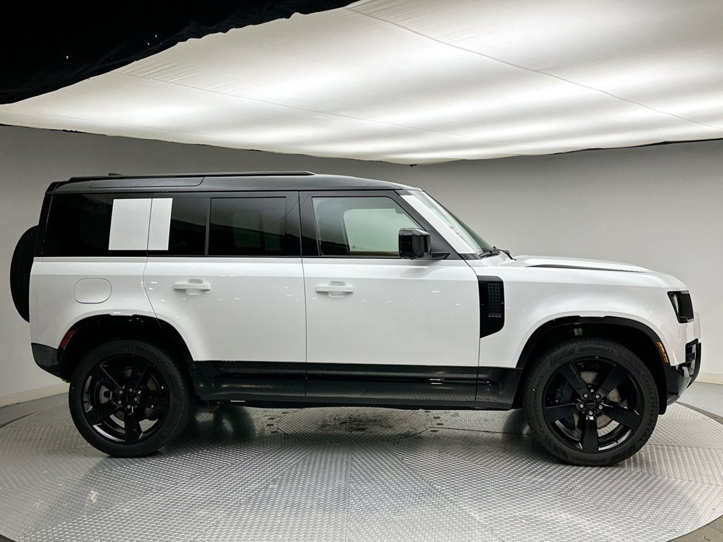 New 2026 Fuji White Land Rover X-Dynamic SE image 4