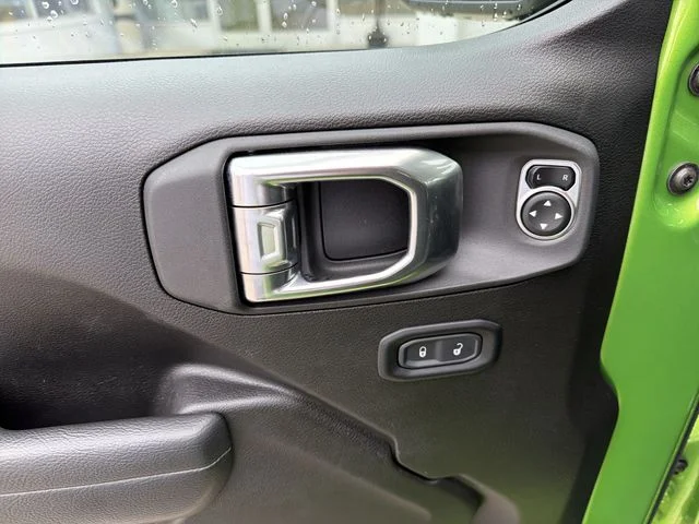Used 2025 Green Jeep Sport S image 15