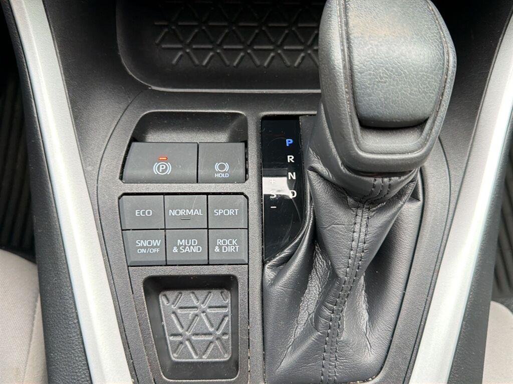 Used 2021 Silver Sky Metallic Toyota XLE image 18