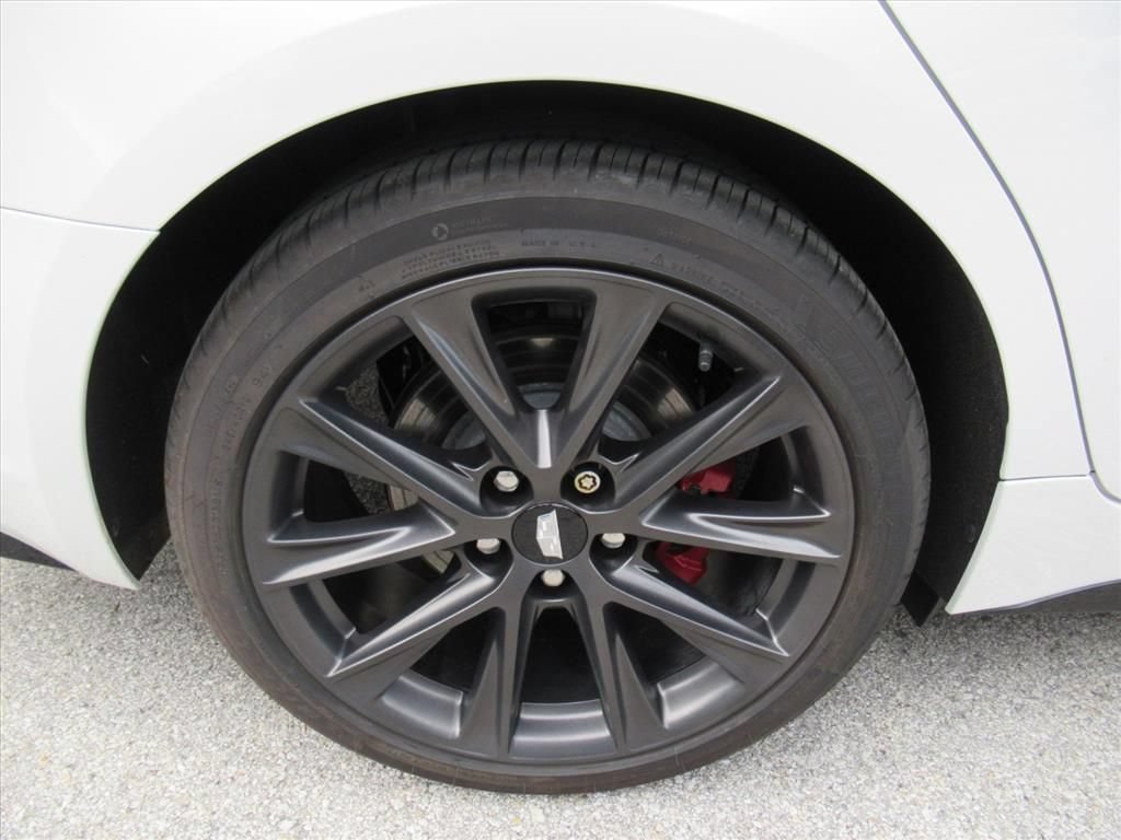 Used 2022 Crystal White Tricoat Cadillac Sport image 8