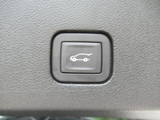 Used 2025 Stellar Black Metallic Cadillac Premium Luxury image 40