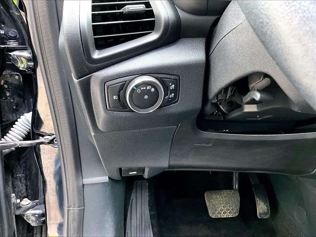 Used 2019 Shadow Black Ford SE image 27